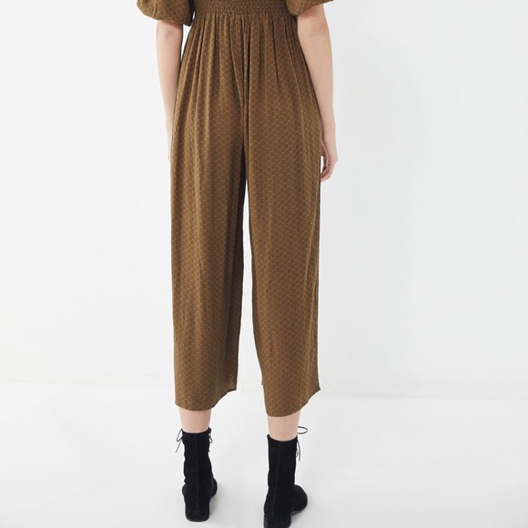 UO Zimi Plunging Puff Sleeve Jumpsuit - Picture 9 of 10